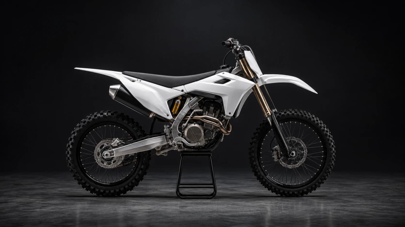 Moto de motocross blanca sin gráfica, base neutra